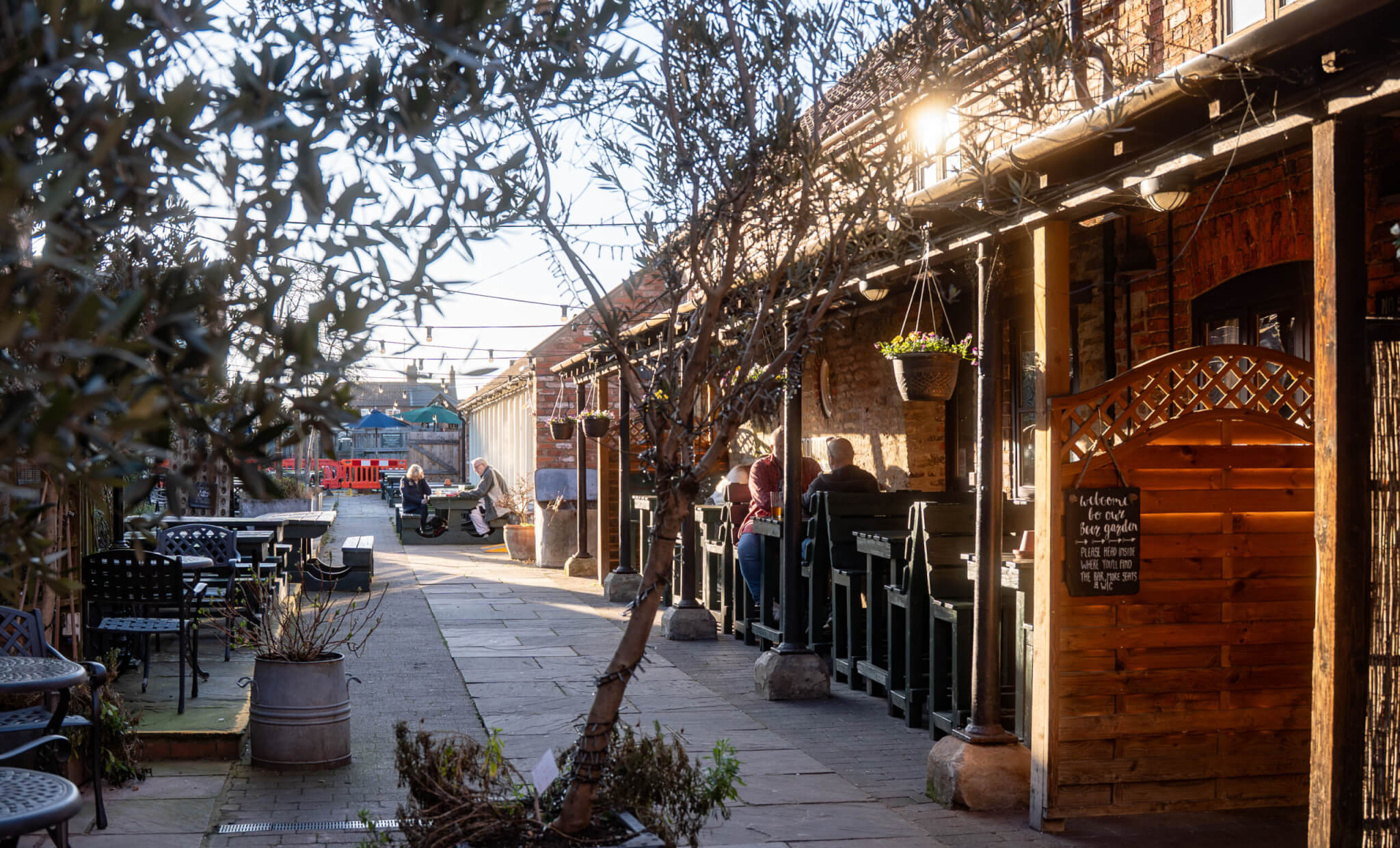 Smiths Bourne Outside Dining scaled